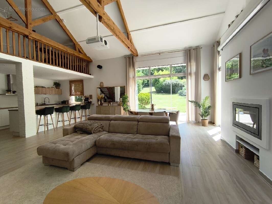Maison 176 m² à Nesles-La-Vallee  - photo 4