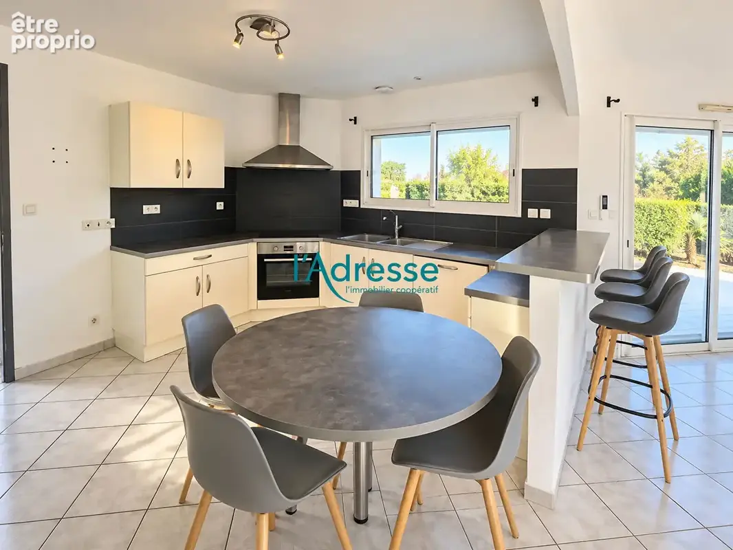 Maison de plain-pied de 120 m² - 5 chambres - photo 2