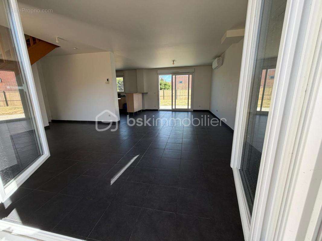 Maison familiale récente – 5 chambres – Pompe à chaleur – À 2 minutes de la gare d'Auneau - photo 2