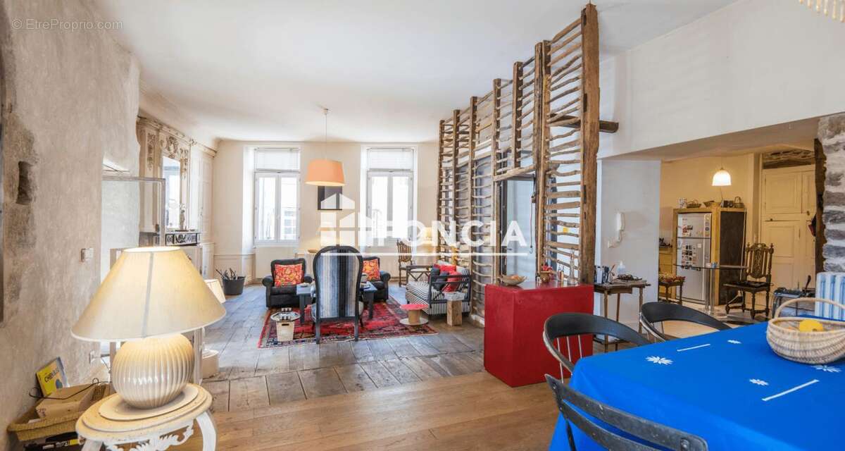 Appartement de caractère de 147 m² avec local professionnel de 89 m², studio indépendant, annexe à rénover, cour privative et co - photo 4