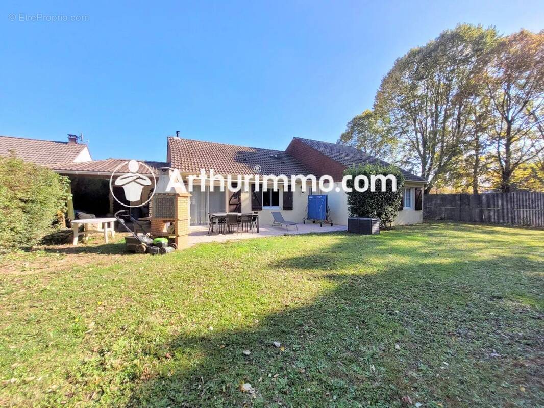 Maison à SAVIGNY-LE-TEMPLE