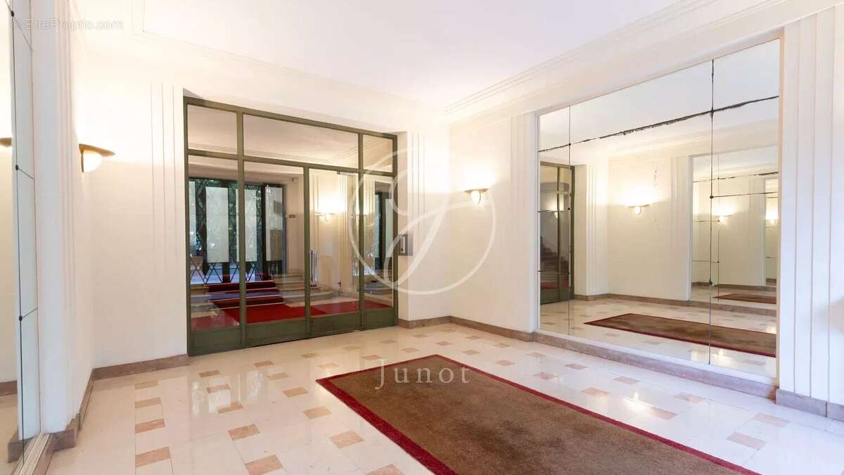 Appartement à PARIS-16E