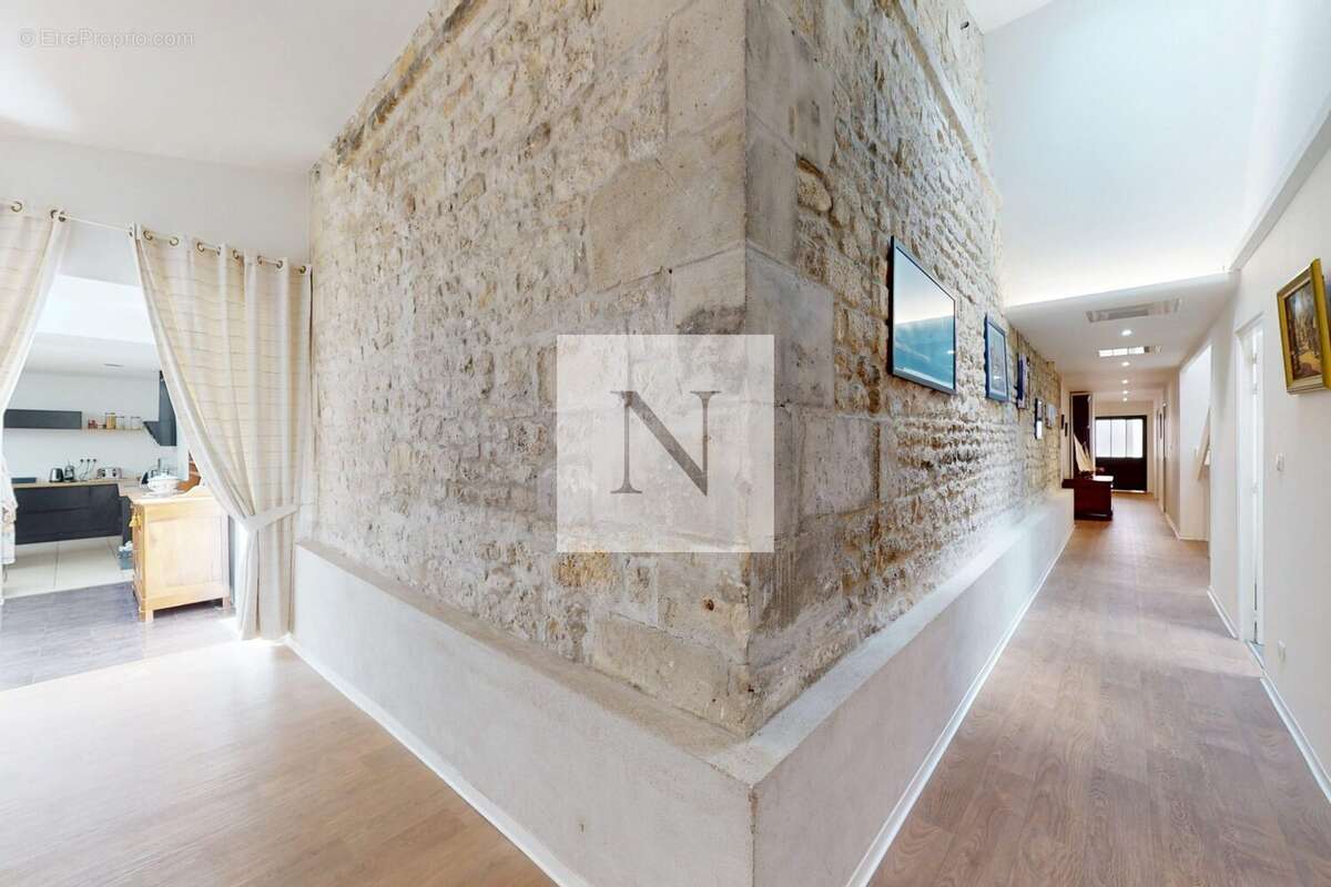 Maison 308 m² à Rochefort  - photo 9