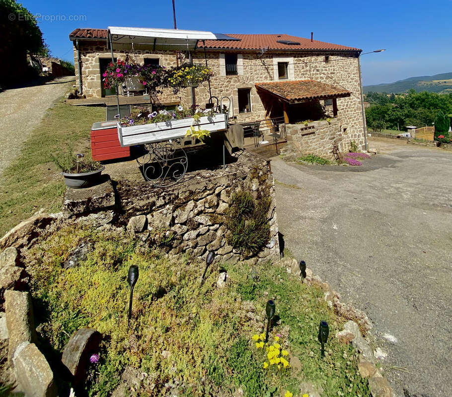 Maison à SAINT-JULIEN-MOLIN-MOLETTE