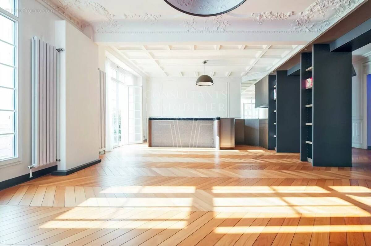 Appartement à NEUILLY-SUR-SEINE
