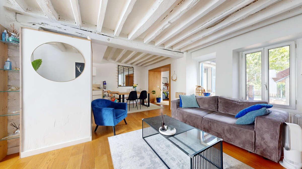 Maison à THIVERVAL-GRIGNON