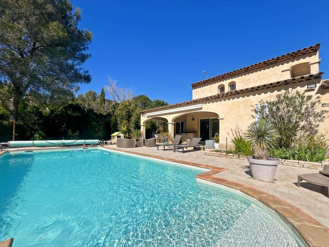 Maison à ROQUEBRUNE-SUR-ARGENS