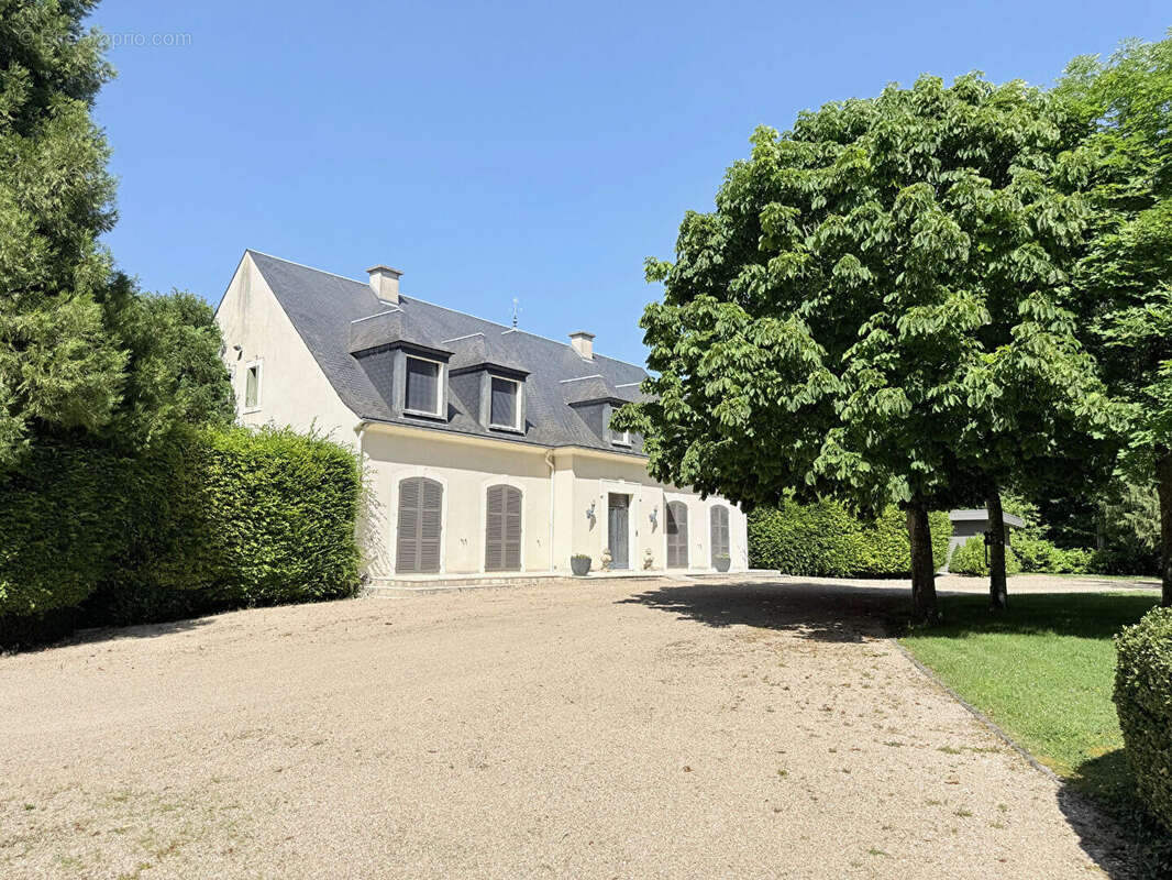 Maison à SERRUELLES