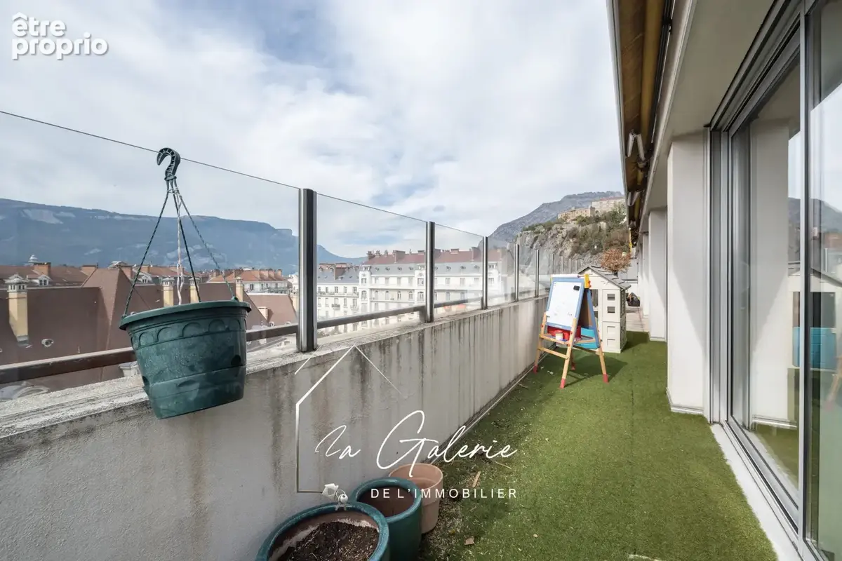 Magnifique appartement en dernier etage avec terrasse hyper centre de grenoble - photo 11