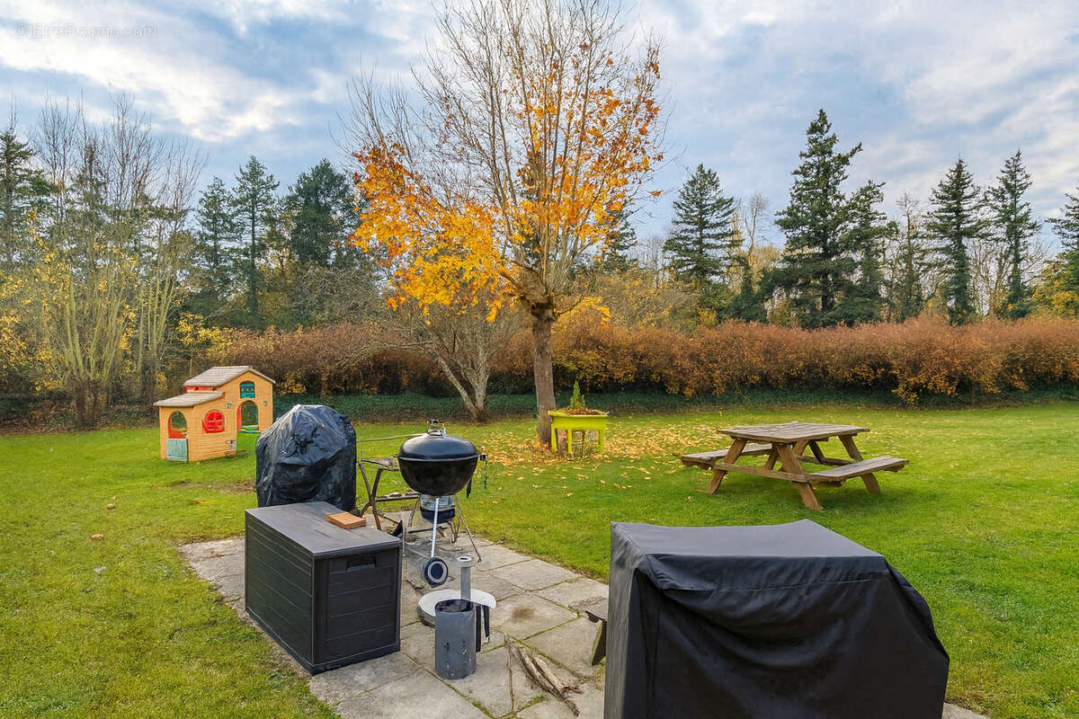 Maison à SAVIGNY-LE-TEMPLE