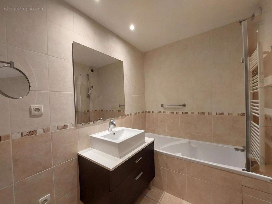   - Appartement à MEYLAN