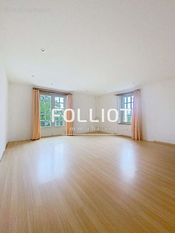 Maison à SAINT-SEVER-CALVADOS