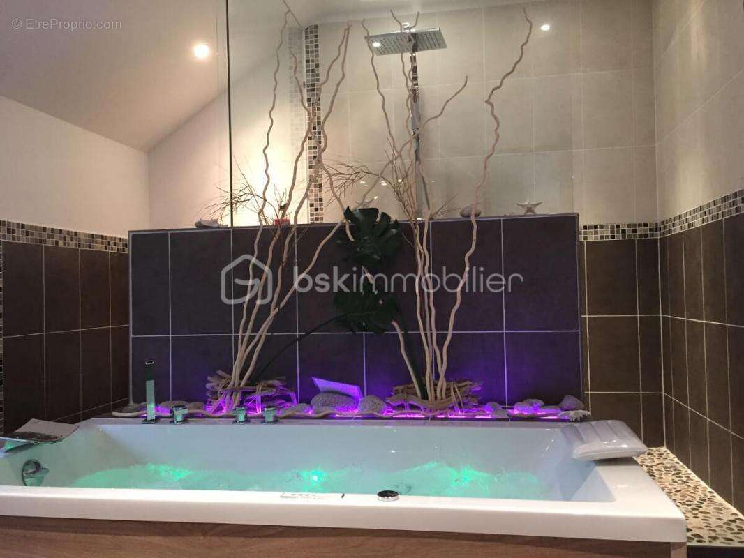 Commerce à FONTENAY-LES-BRIIS