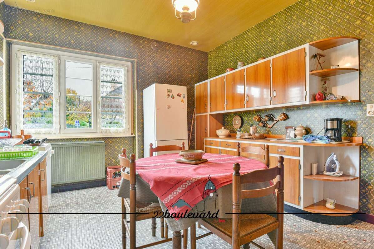 Maison à SAINT-YRIEIX-LA-PERCHE