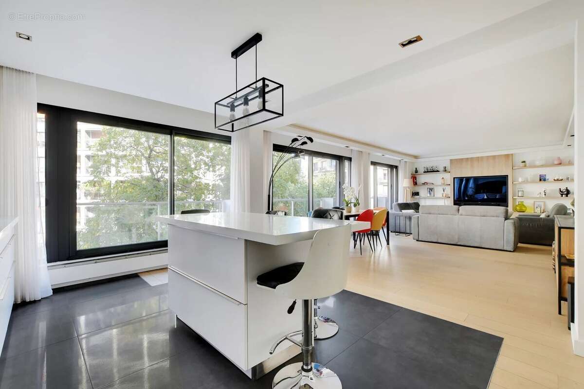 Appartement à PARIS-16E