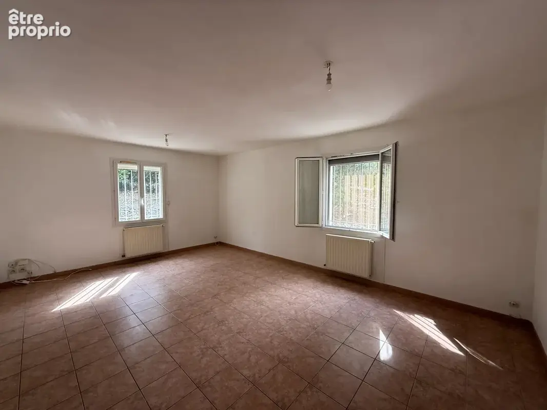 Sainte anastasie p.pied t3 sur 700m2 terrain - photo 3