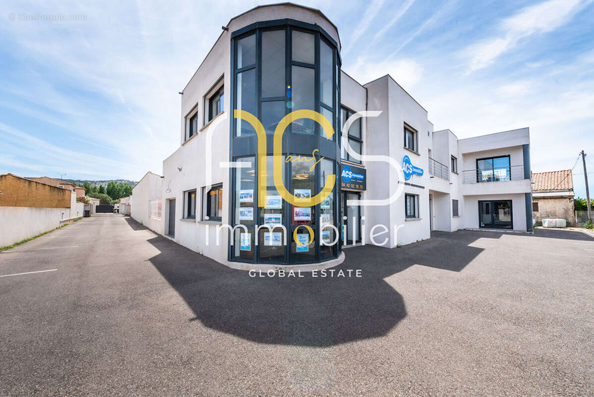 Commerce à CHATEAUNEUF-LES-MARTIGUES