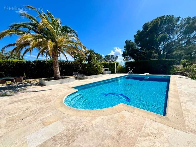Dpt Var (83), à vendre FREJUS Tour de mare, maison P6 de 156 m² - Terrain de 1790 m² - photo 2