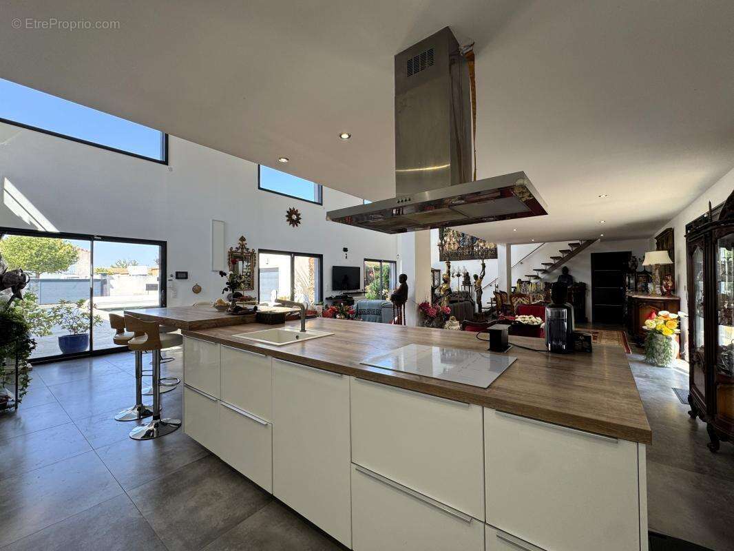 Villa d'exception aux volumes spectaculaires et prestations haut de gamme - photo 4