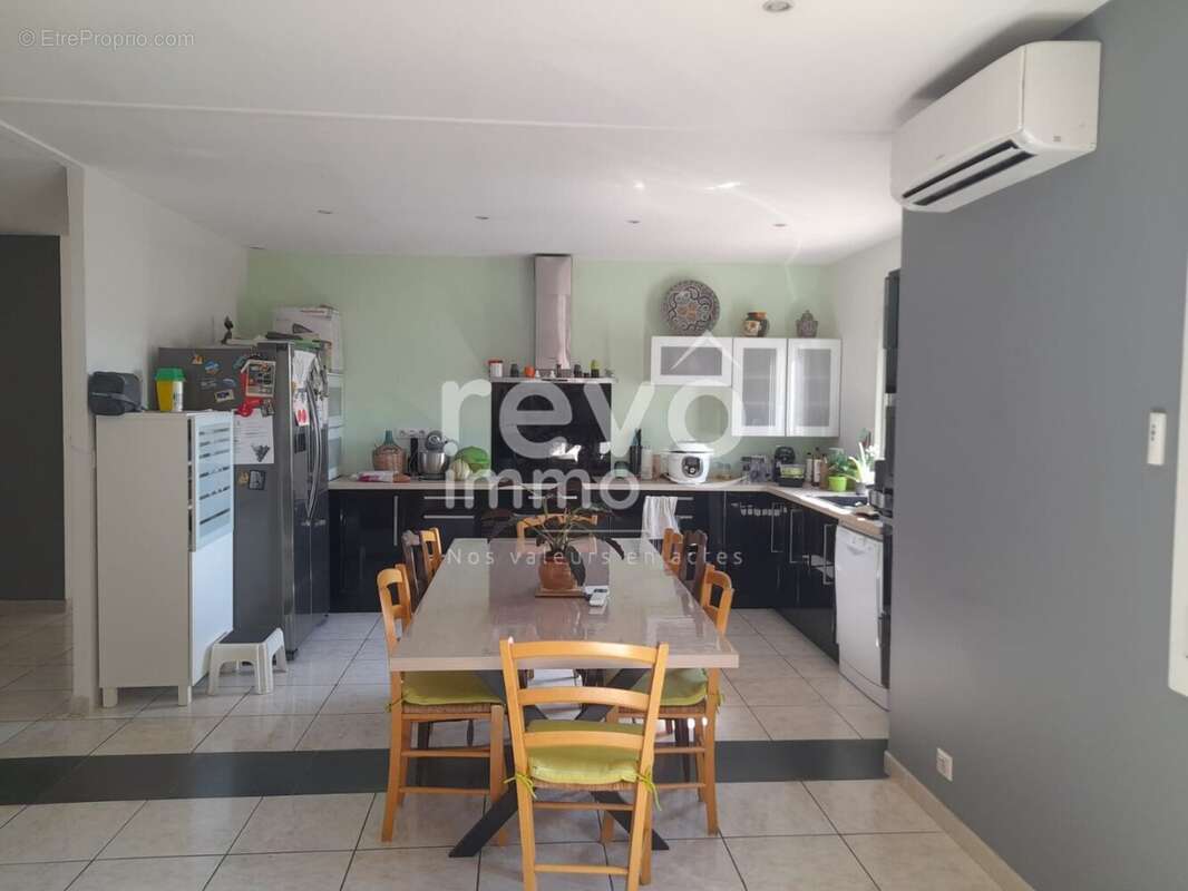 Appartement à MONTBAZIN