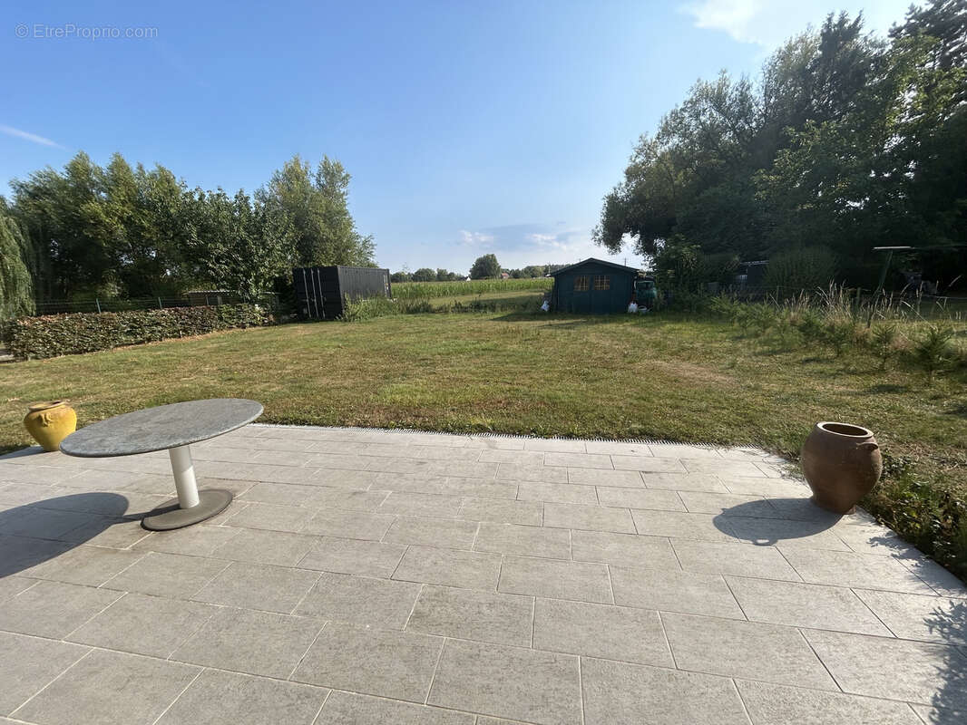 Plain-pied individuel achevé en 2014 développant 110,85m2 et bâti sur 956m2 de parcelle ! - photo 13