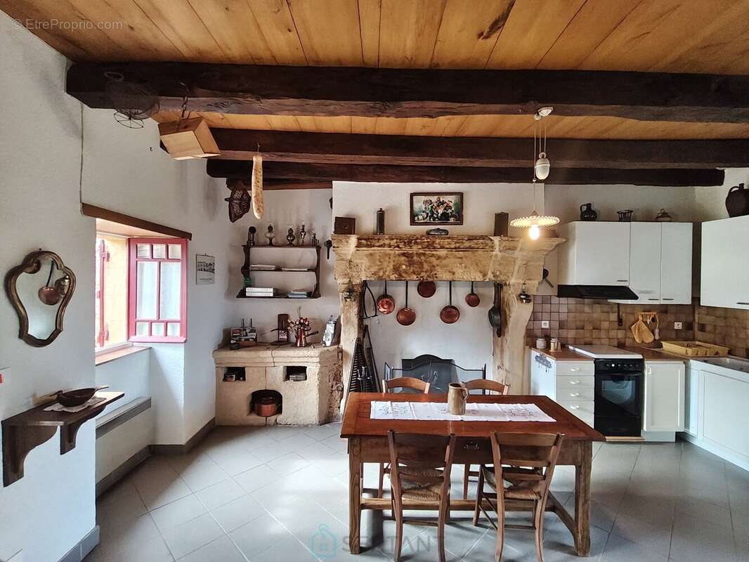 Proche Monpazier, propriété de caractère avec 3 habitations, dépendances et piscine sur 5,3 hectares de terrain - photo 6