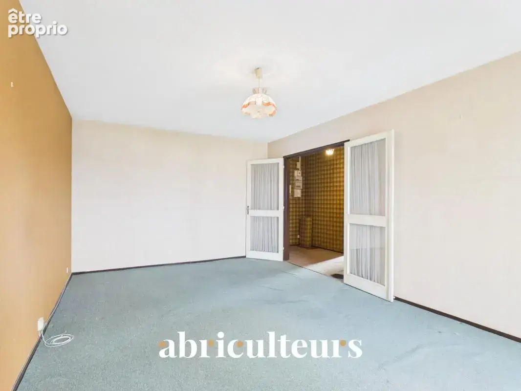 Talence : T4 traversant de 80 m² avec balcon, parking et cellier, à rafraîchir - photo 10