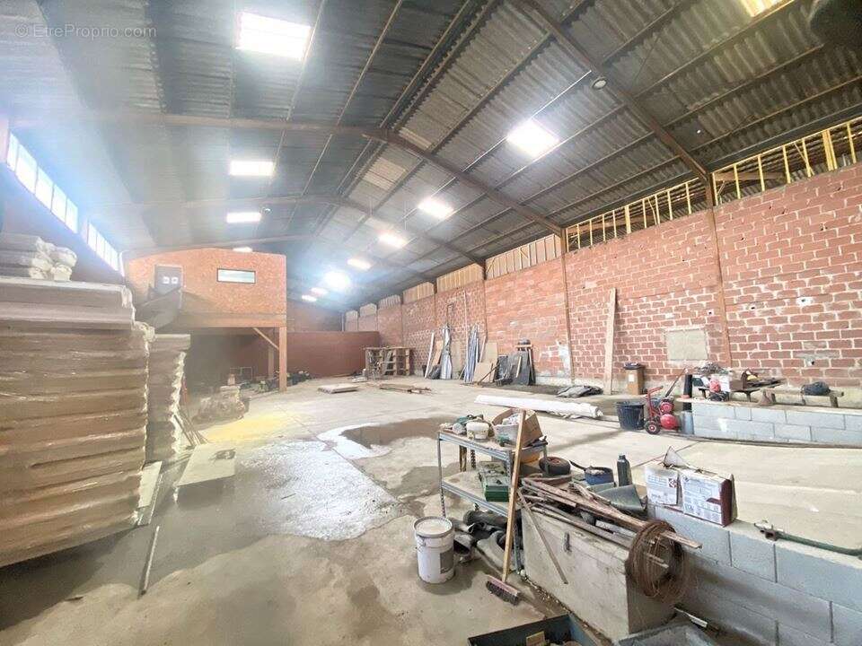 Commerce 648 m² à Pavie  - photo 3