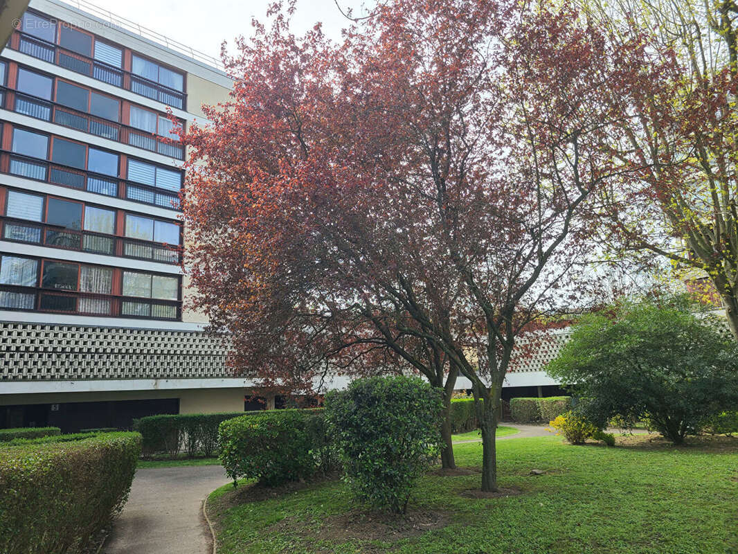 Appartement à FONTENAY-LE-FLEURY