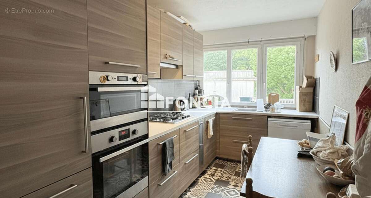 A DEUX PAS DU VIEUX PORT –  T4 de 91 m² avec balcon – Idéal investisseur - photo 4