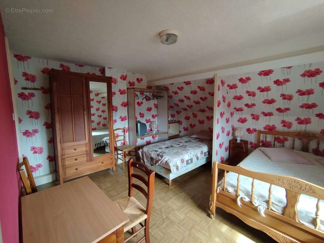 Maison à BESSE-ET-SAINT-ANASTAISE