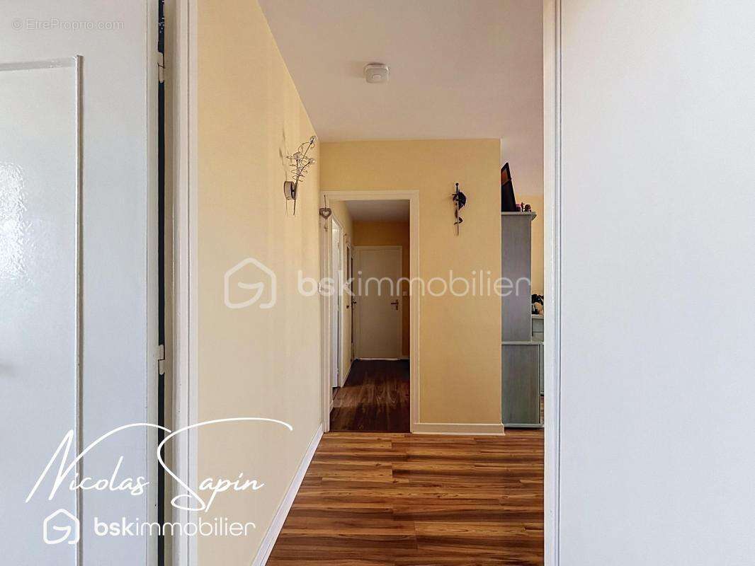 T5 traversant de 79m2 plus parking et cave - photo 2