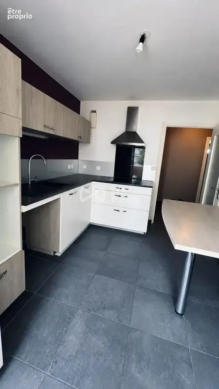Appartement 4 pièces 80 m² à vendre à Decines-Charpieu (69150) - photo 2