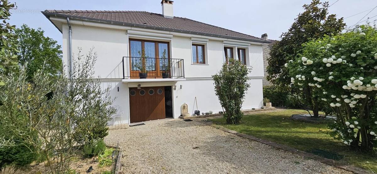 Maison à CERNY