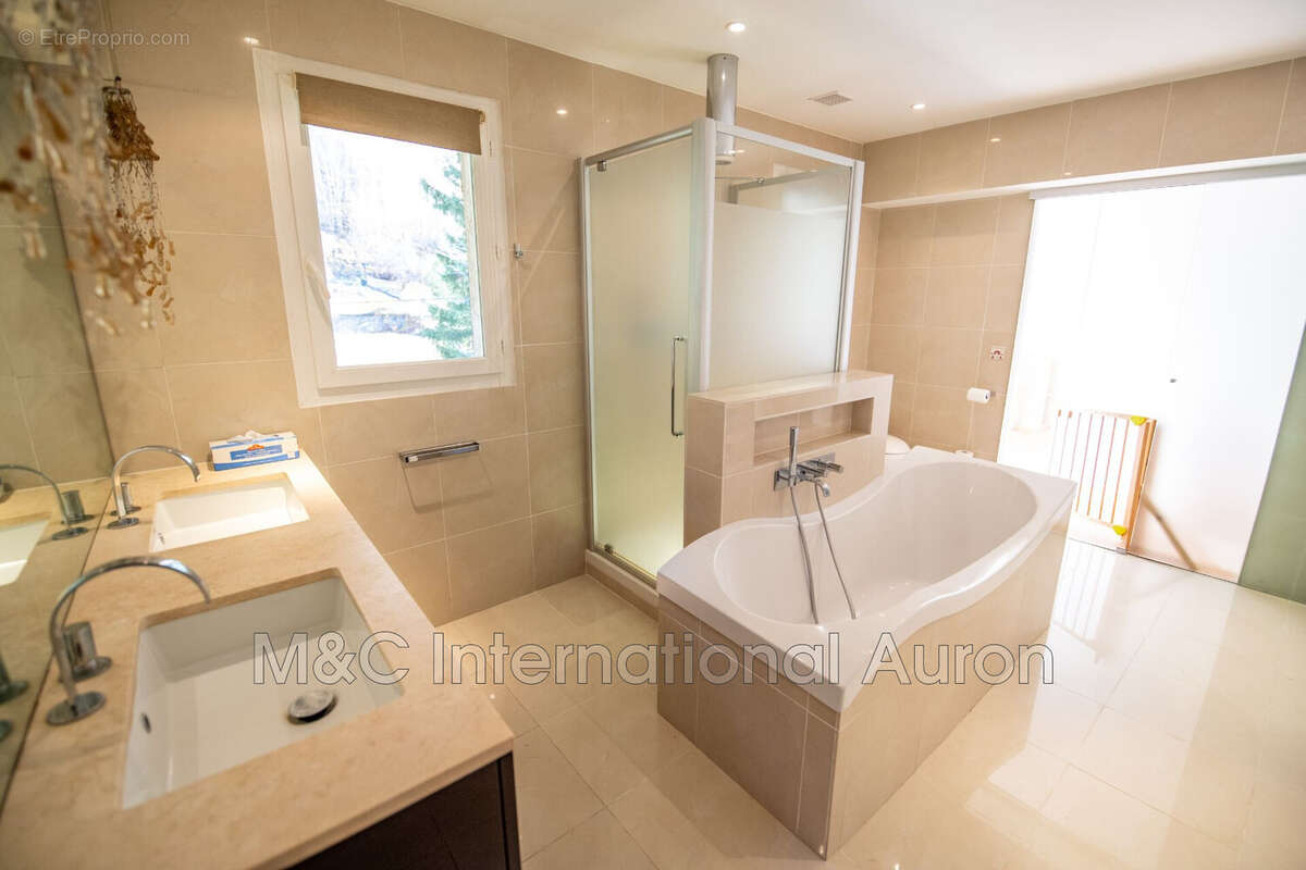 Appartement à SAINT-ETIENNE-DE-TINEE