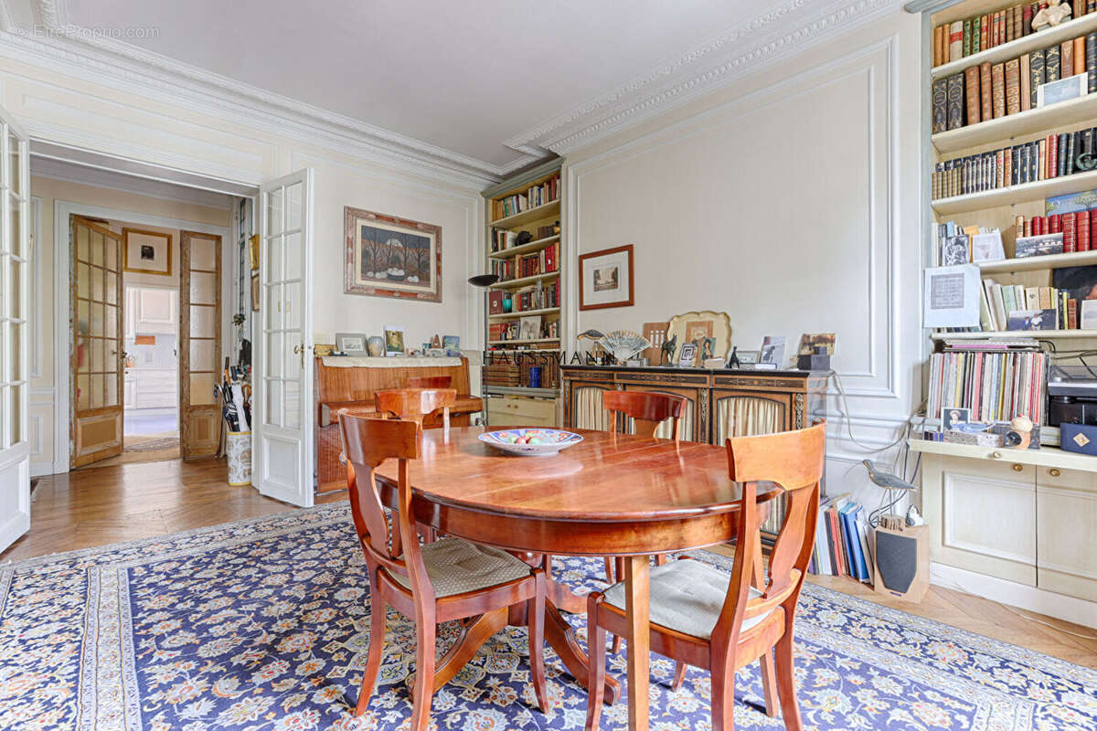 Appartement à PARIS-15E