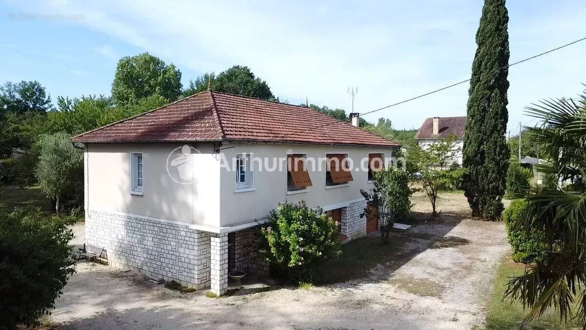 Ensemble immobilier avec maison, grange et plus de 7 000 m² de terrain – Neuvic - photo 2