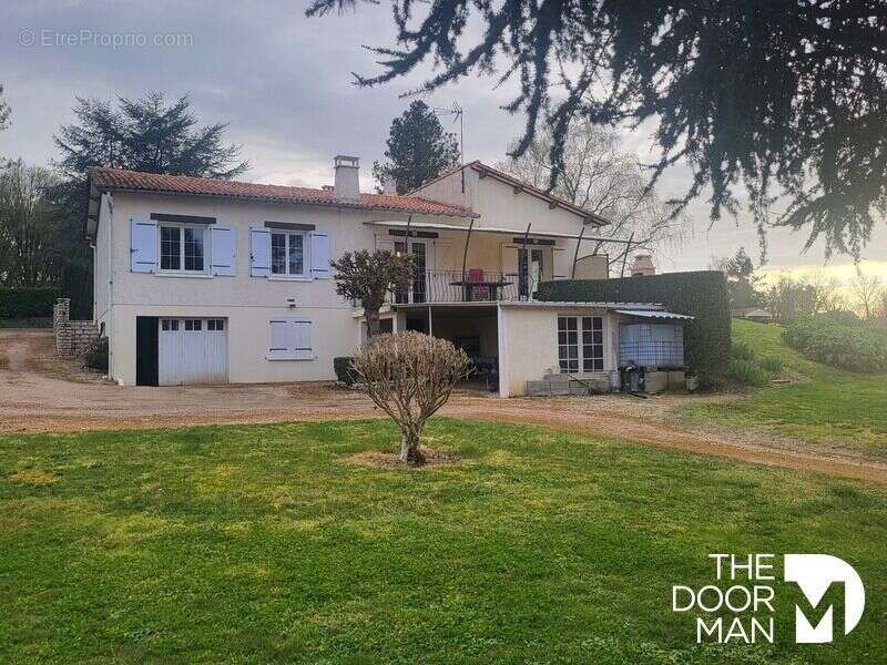 Maison à SAINT-GELAIS