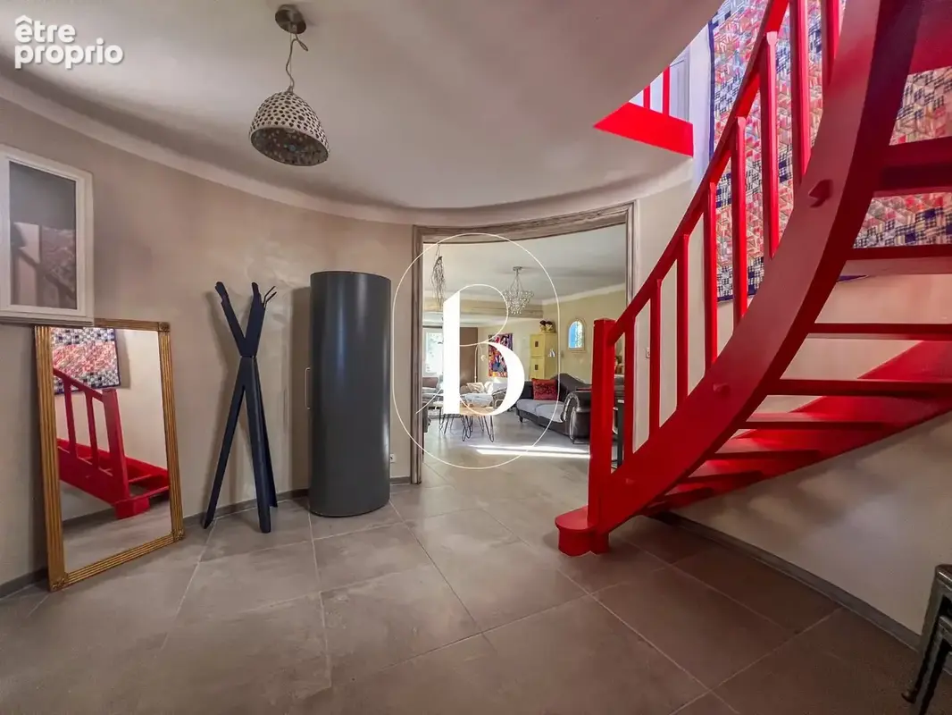 Maison sur grand terrain avec écuries - photo 12