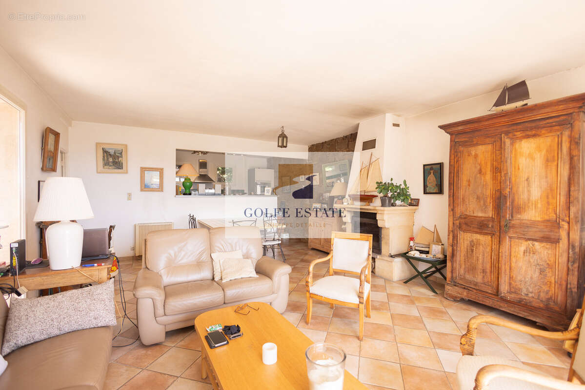 EXCLUSIVITÉ : Maison mitoyenne avec piscine, vue mer, 4 chambres - photo 6