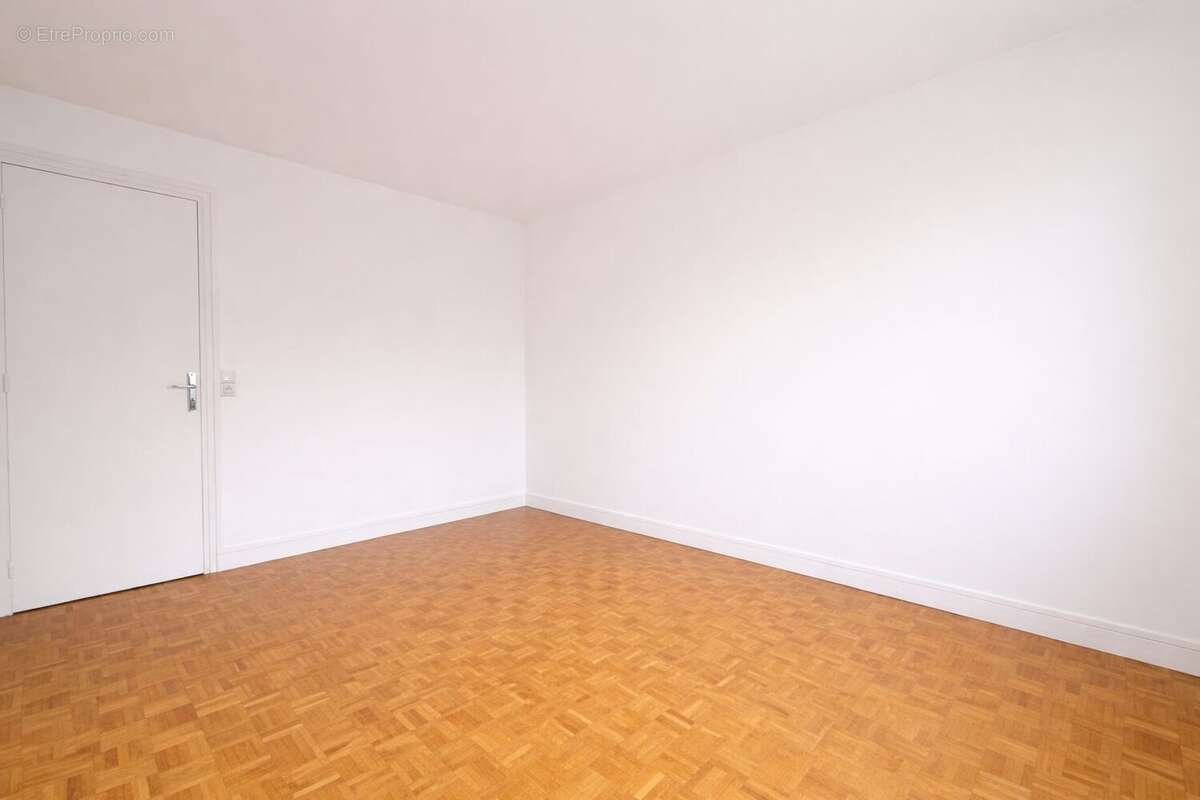 Chambre 2 - Appartement à CLICHY
