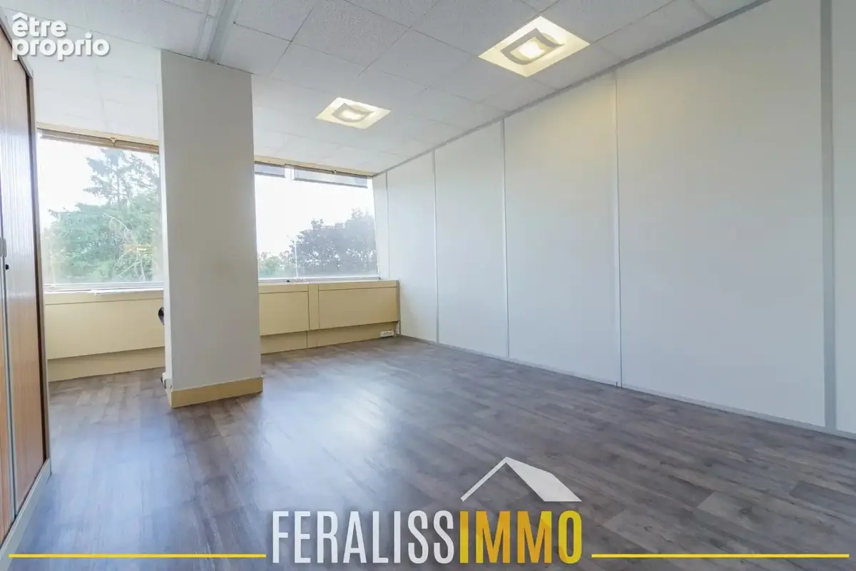 Cergy Préfecture Bureaux 265 m2 rendement élevé ! - photo 8