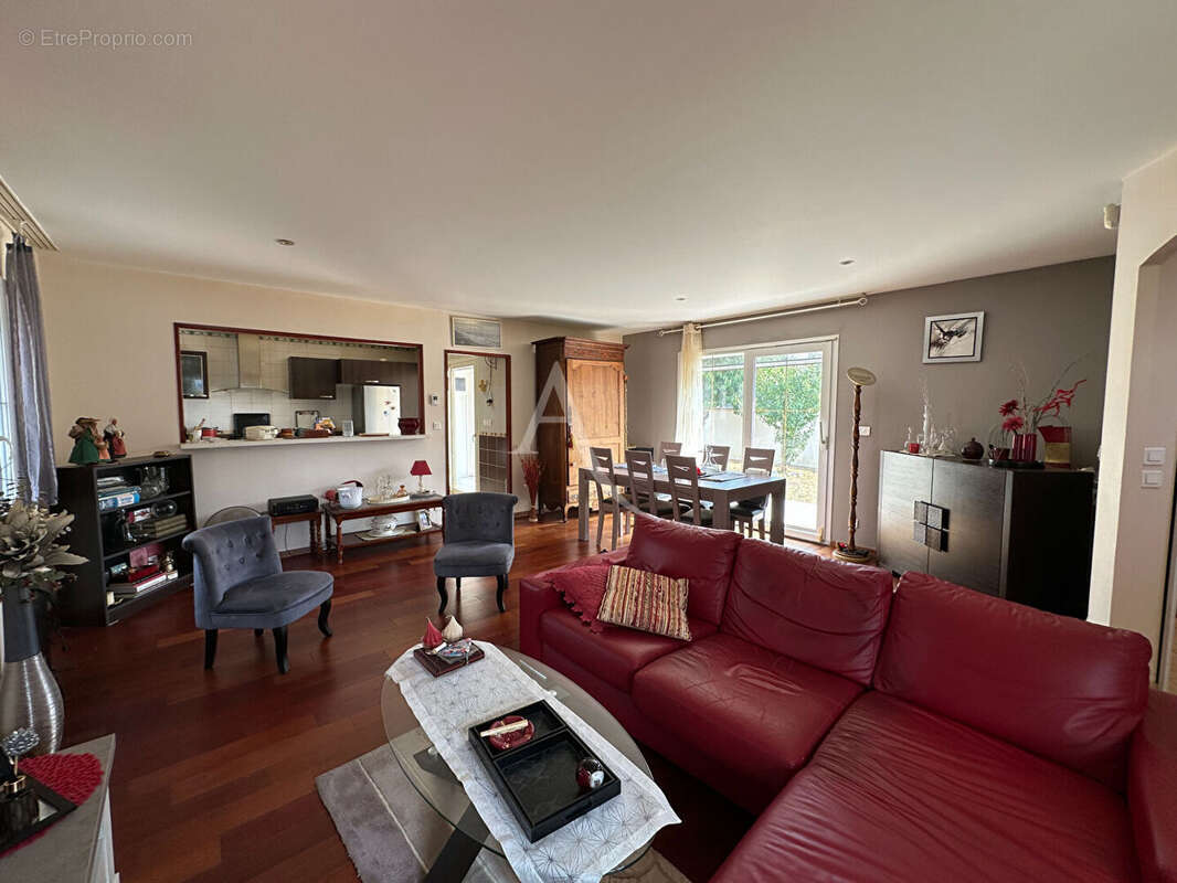 Maison de plain-pied avec garage , Confort et fonctionnalité - photo 2