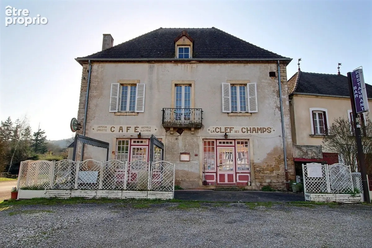 LE PULEY , immeuble à usage commercial et d'habitation - photo 3