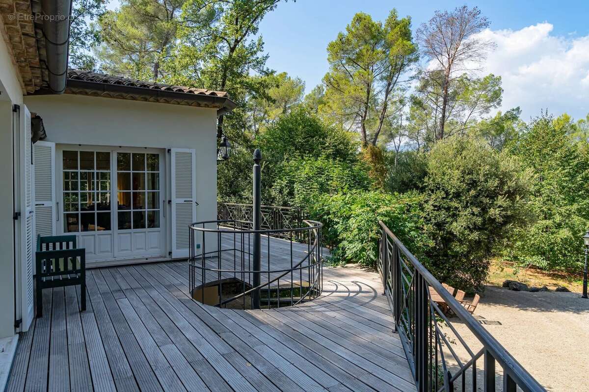 Maison à ROQUEFORT-LES-PINS