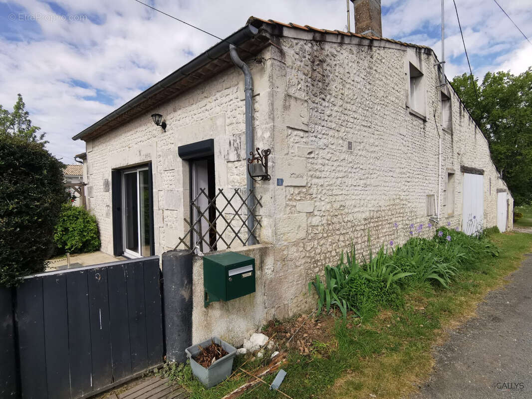 Maison à CHENAC-SAINT-SEURIN-D'UZET