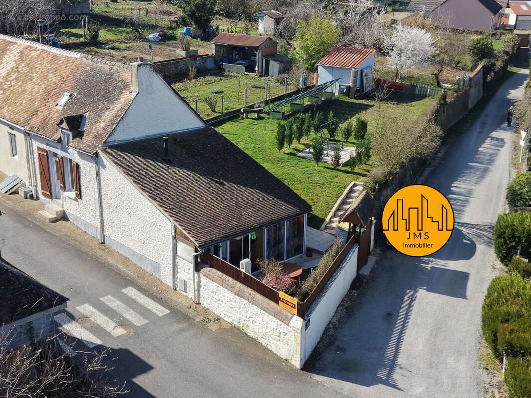 Maison à LE MONTET