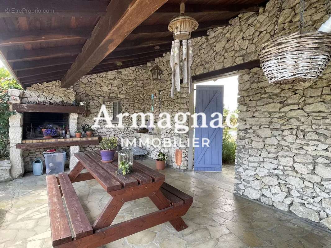 Maison à VIC-FEZENSAC