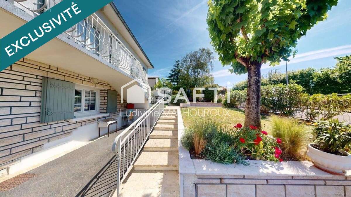 Photo 2 - Maison à VILLEBOIS-LAVALETTE