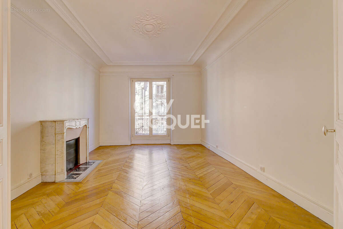 Appartement à PARIS-16E